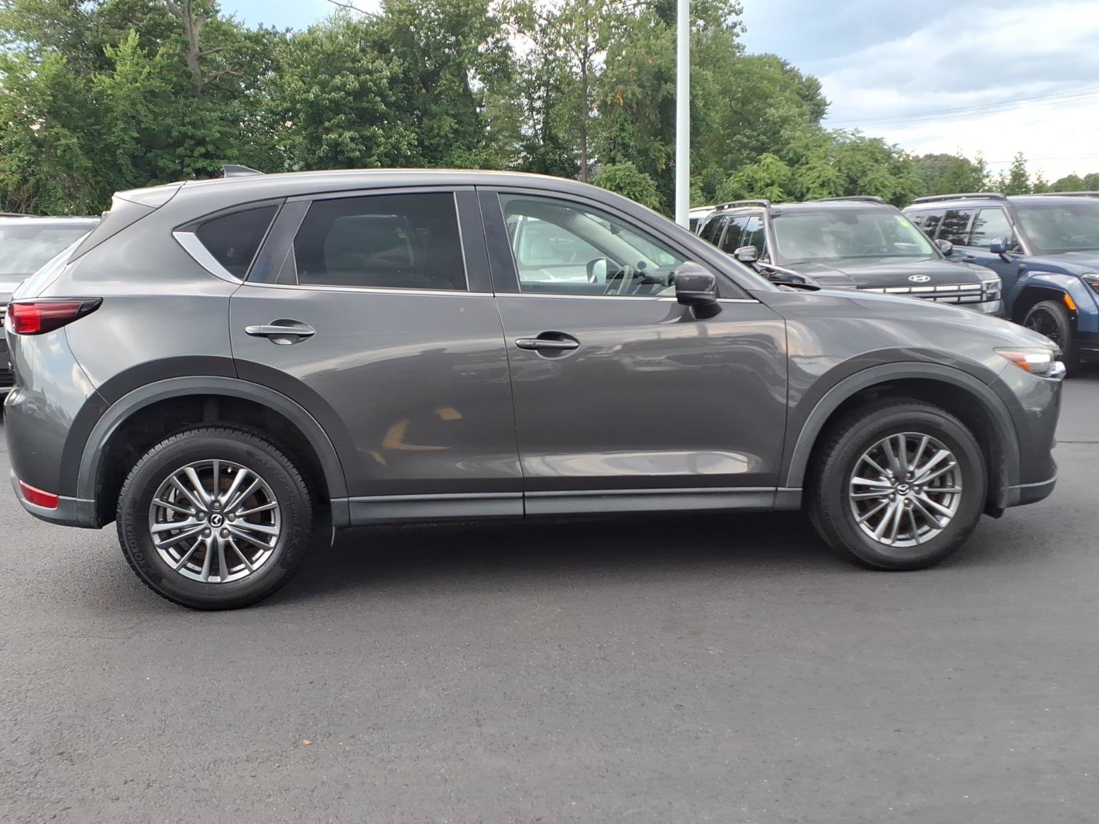 Used 2017 MAZDA CX-5 Touring w/ Preferred Equipment Package AWD/4WD image 4