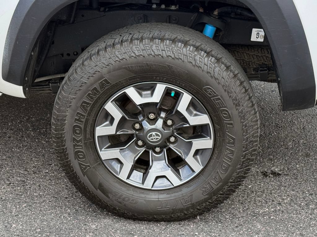 Used 2018 Toyota Tacoma TRD Off-Road w/ Technology Package AWD/4WD image 16