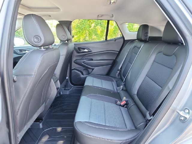 New 2026 Chevrolet Trax LT w/ Sunroof Package FWD image 15