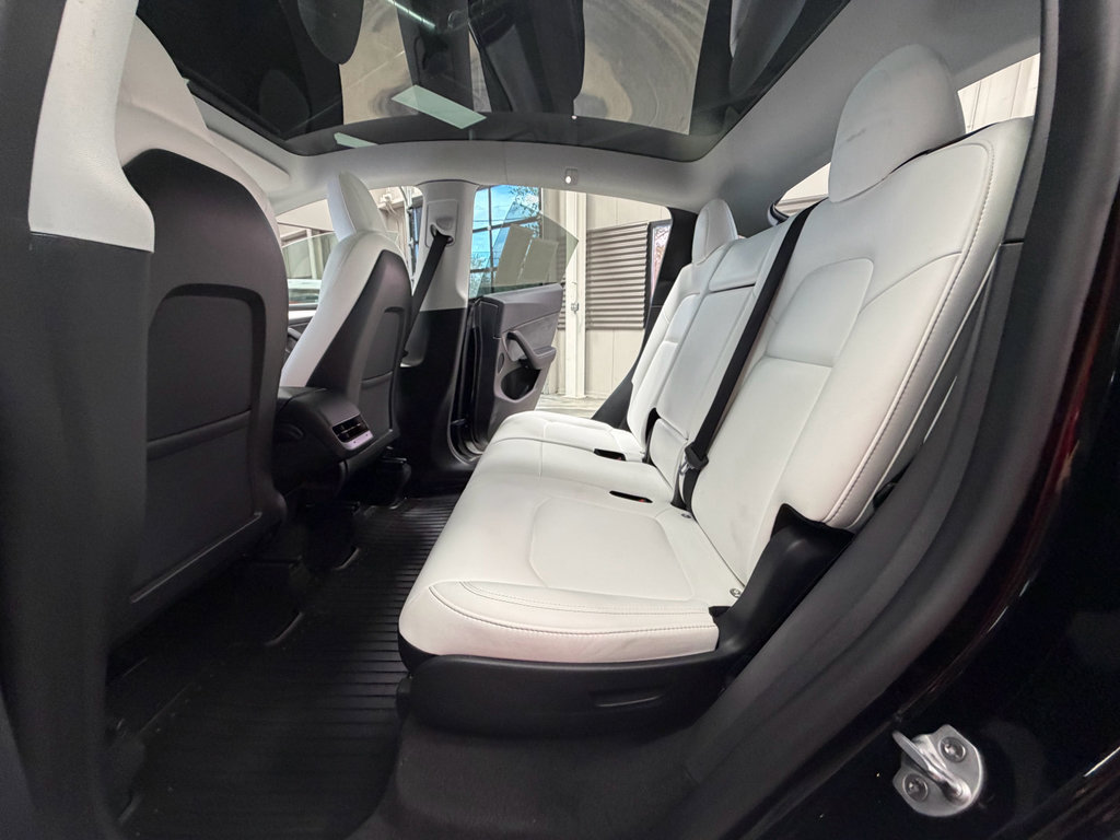 Used 2022 Tesla Model Y Long Range image 49