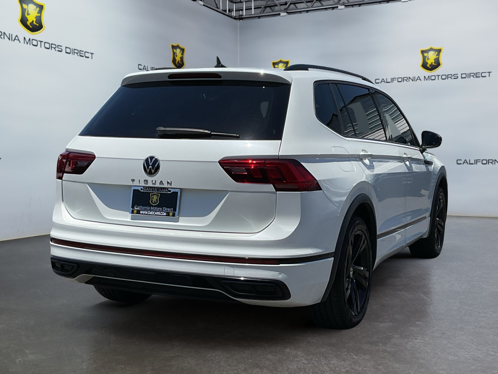 Used 2023 Volkswagen Tiguan SE R-Line FWD image 5