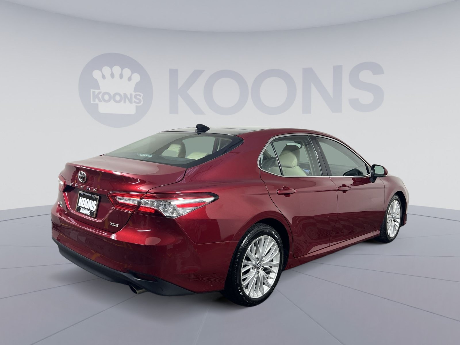 Used 2020 Toyota Camry XLE w/ Navigation Package FWD image 7