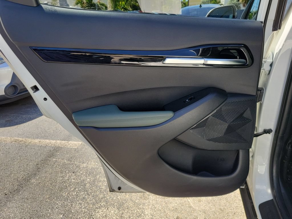 Certified 2024 Kia Seltos SX w/ SX Sunroof Package AWD/4WD image 16