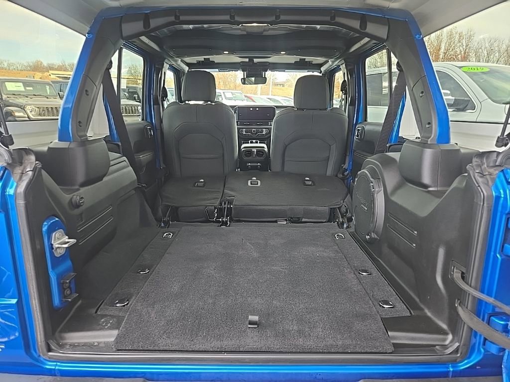 Used 2024 Jeep Wrangler Sahara w/ Technology Group AWD/4WD image 92