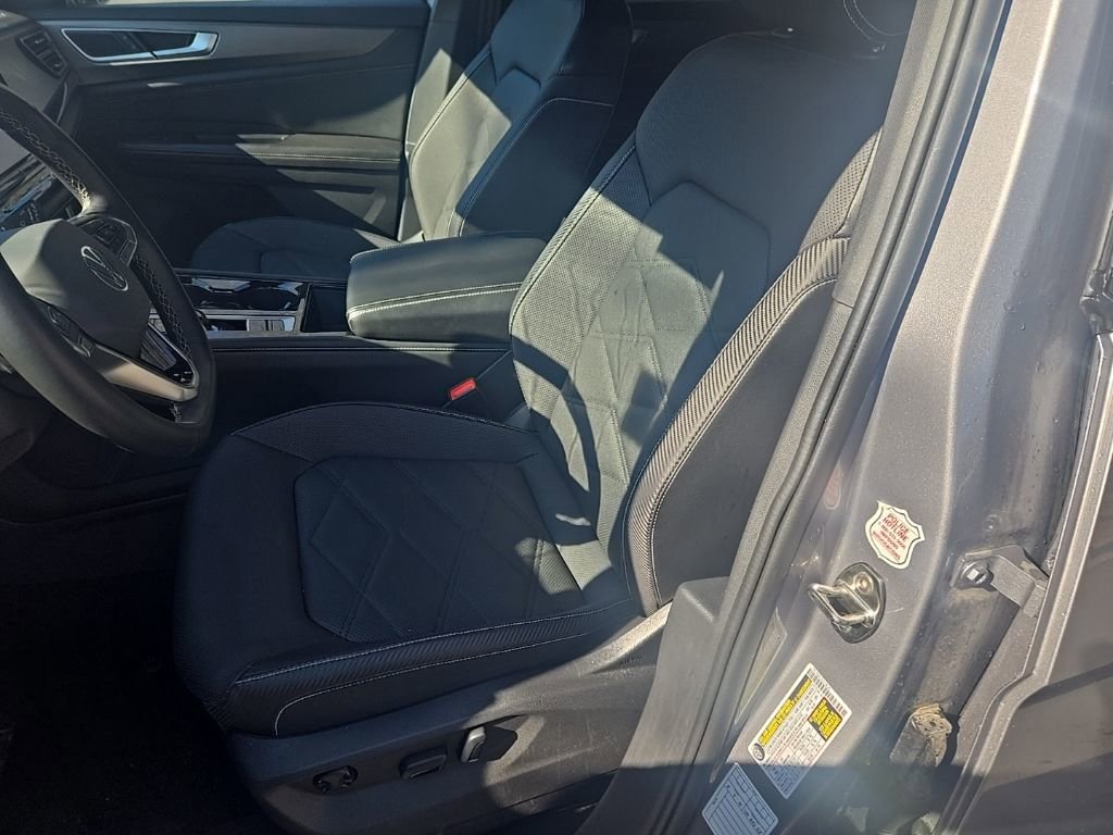 Used 2024 Volkswagen Atlas Cross Sport SE image 2