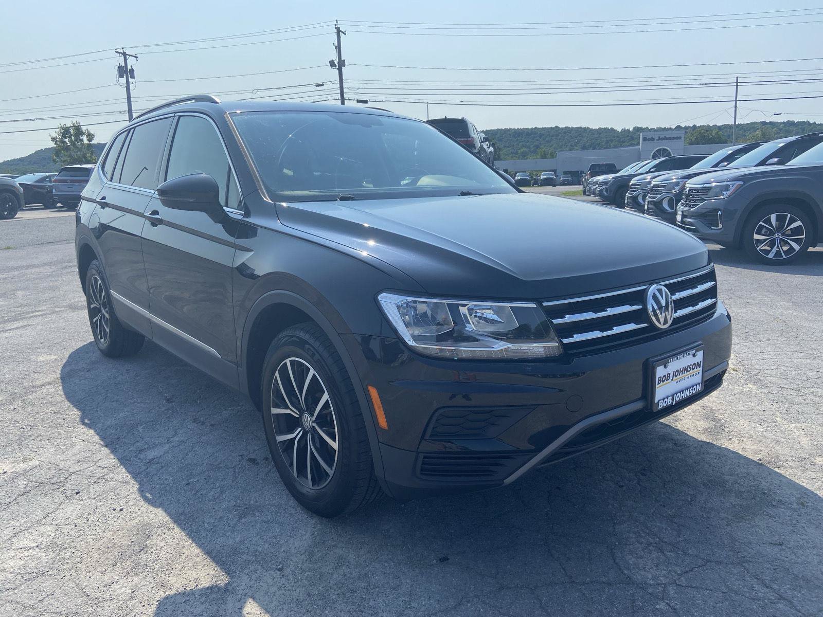 Used 2021 Volkswagen Tiguan SE w/ Panoramic Sunroof Package
