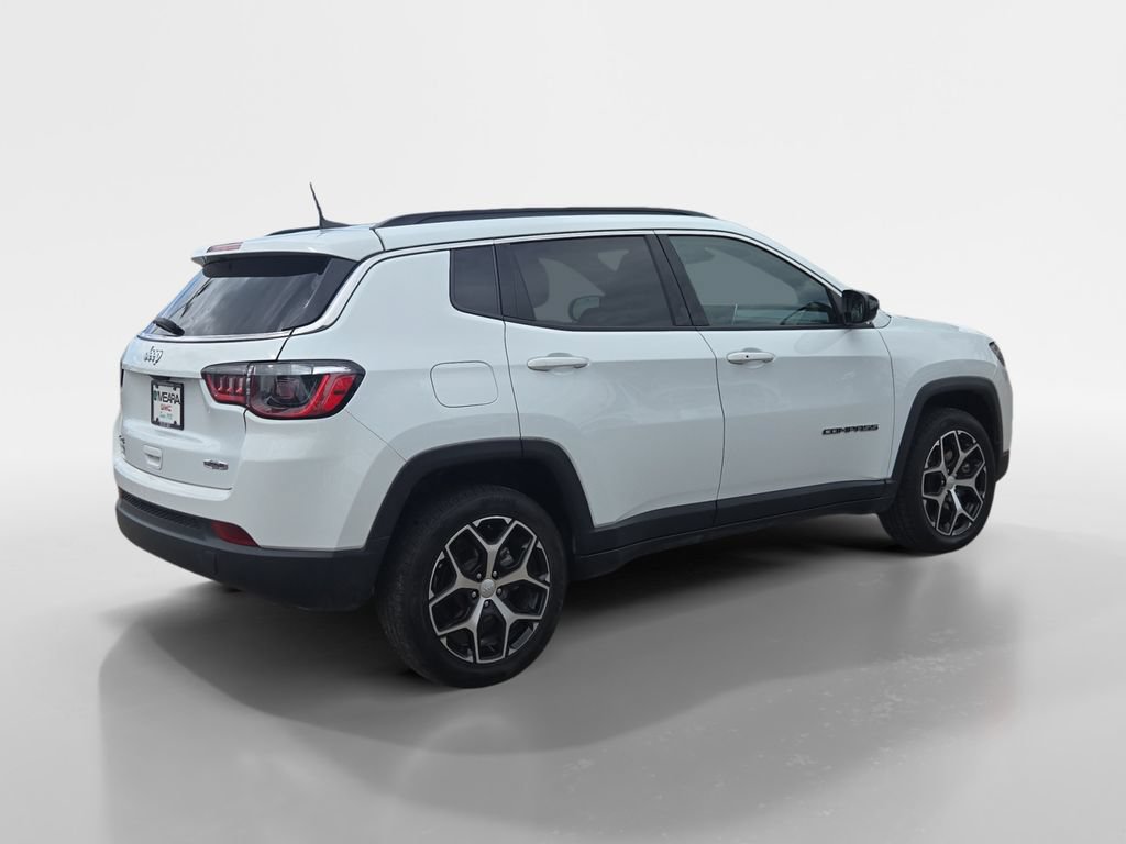 Used 2024 Jeep Compass Latitude AWD/4WD image 5