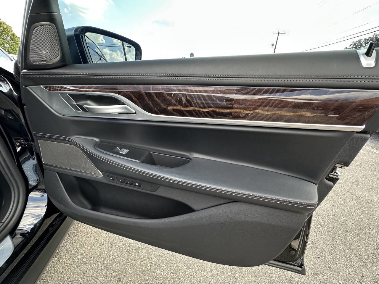 Used 2020 BMW M760i xDrive image 26