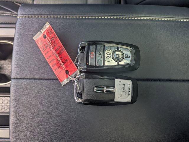 Used 2025 Lincoln Nautilus Reserve image 30