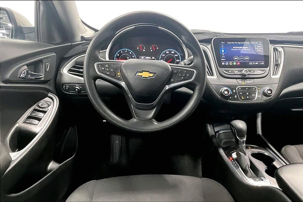 Used 2023 Chevrolet Malibu LT w/ Driver Confidence Package FWD image 5