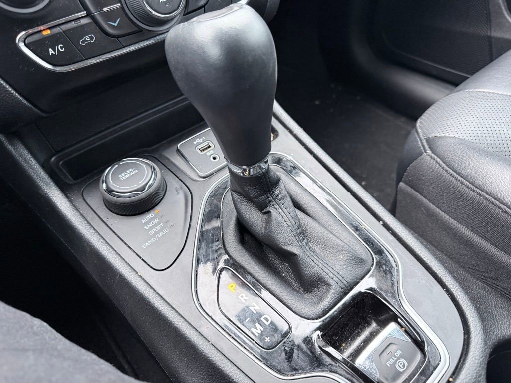 Used 2023 Jeep Cherokee Altitude Lux image 21