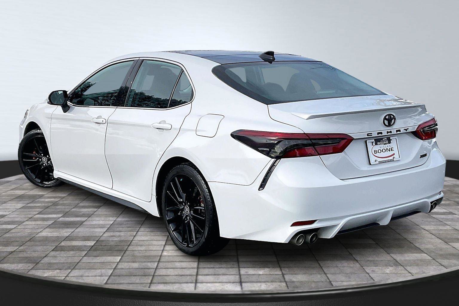 Used 2022 Toyota Camry XSE image 2