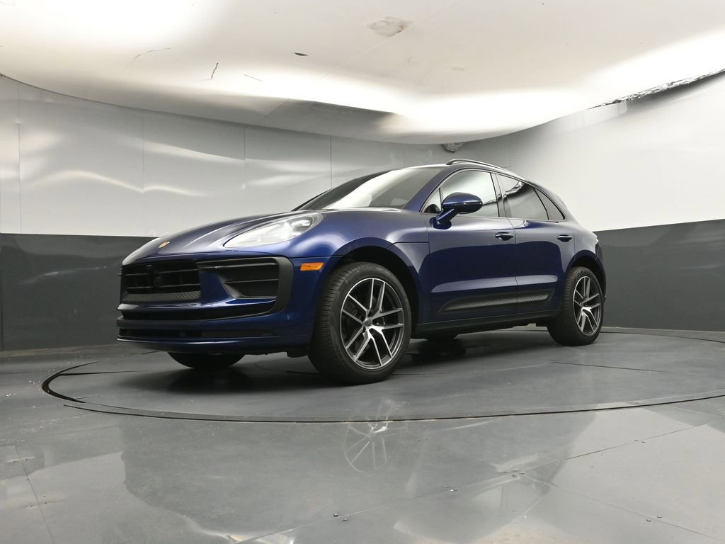 Used 2025 Porsche Macan AWD/4WD image 29