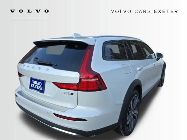 New 2026 Volvo V60 B5 Cross Country Plus w/ Protection Package Premier AWD/4WD image 7