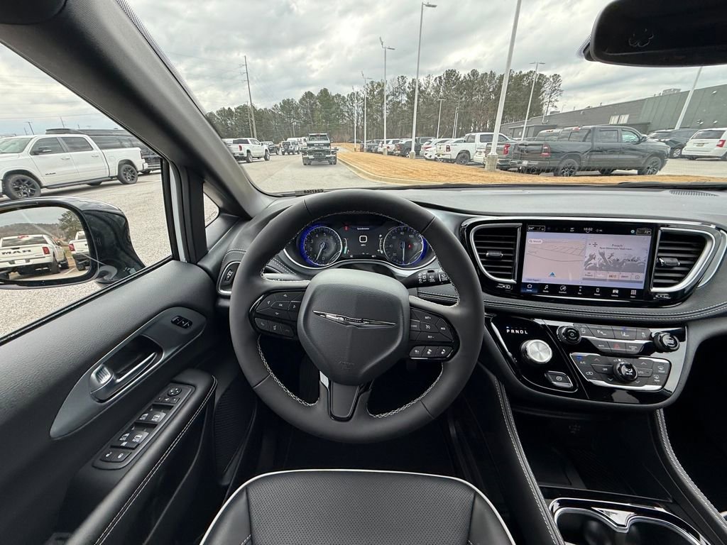 New 2026 Chrysler Pacifica Limited image 14