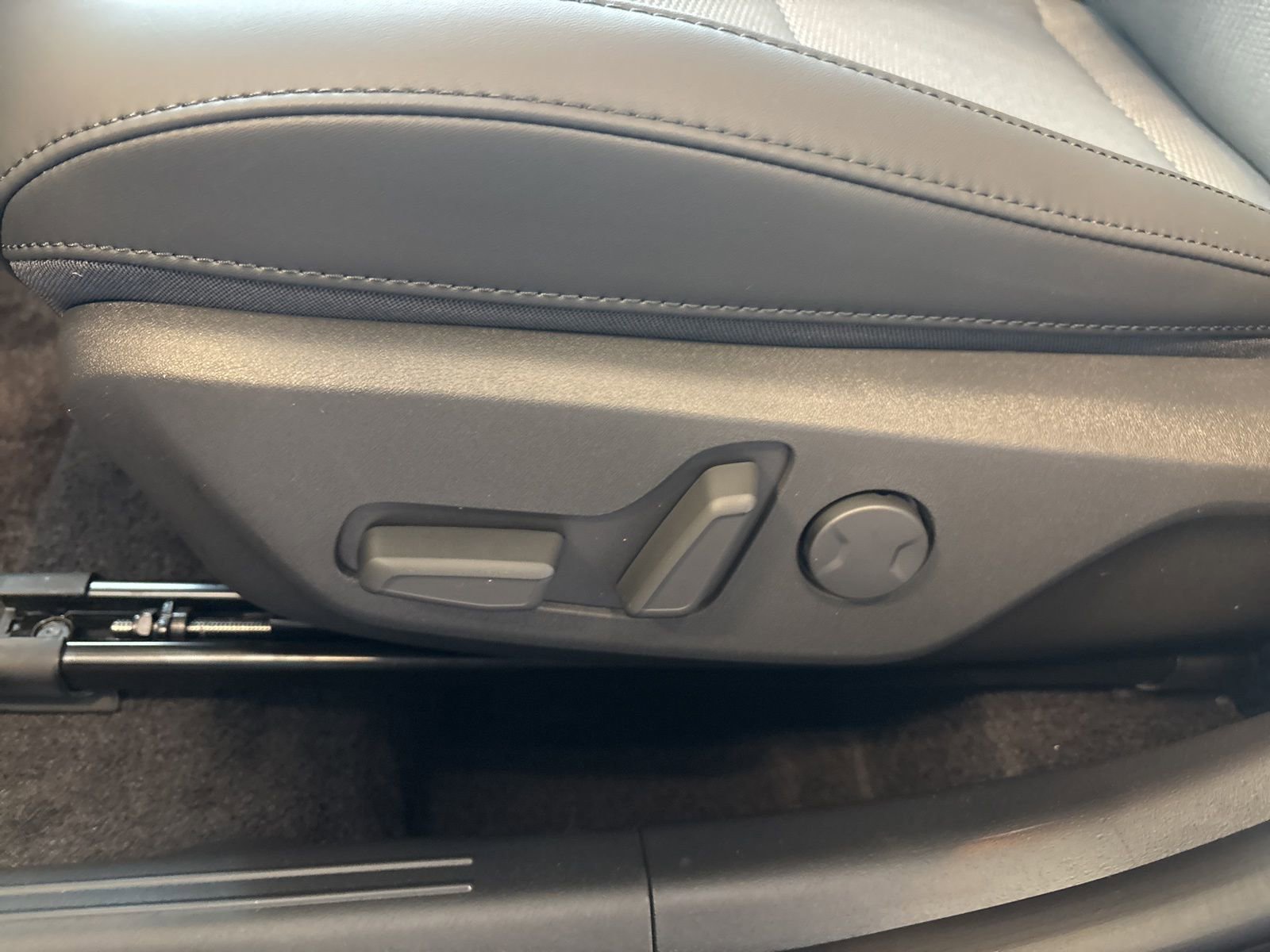 New 2025 Kia Niro EX image 16