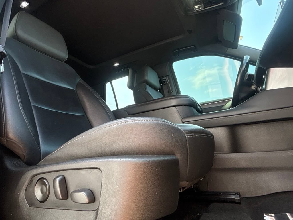 Used 2021 Chevrolet Tahoe Z71 w/ Z71 Off-Road Package AWD/4WD image 26