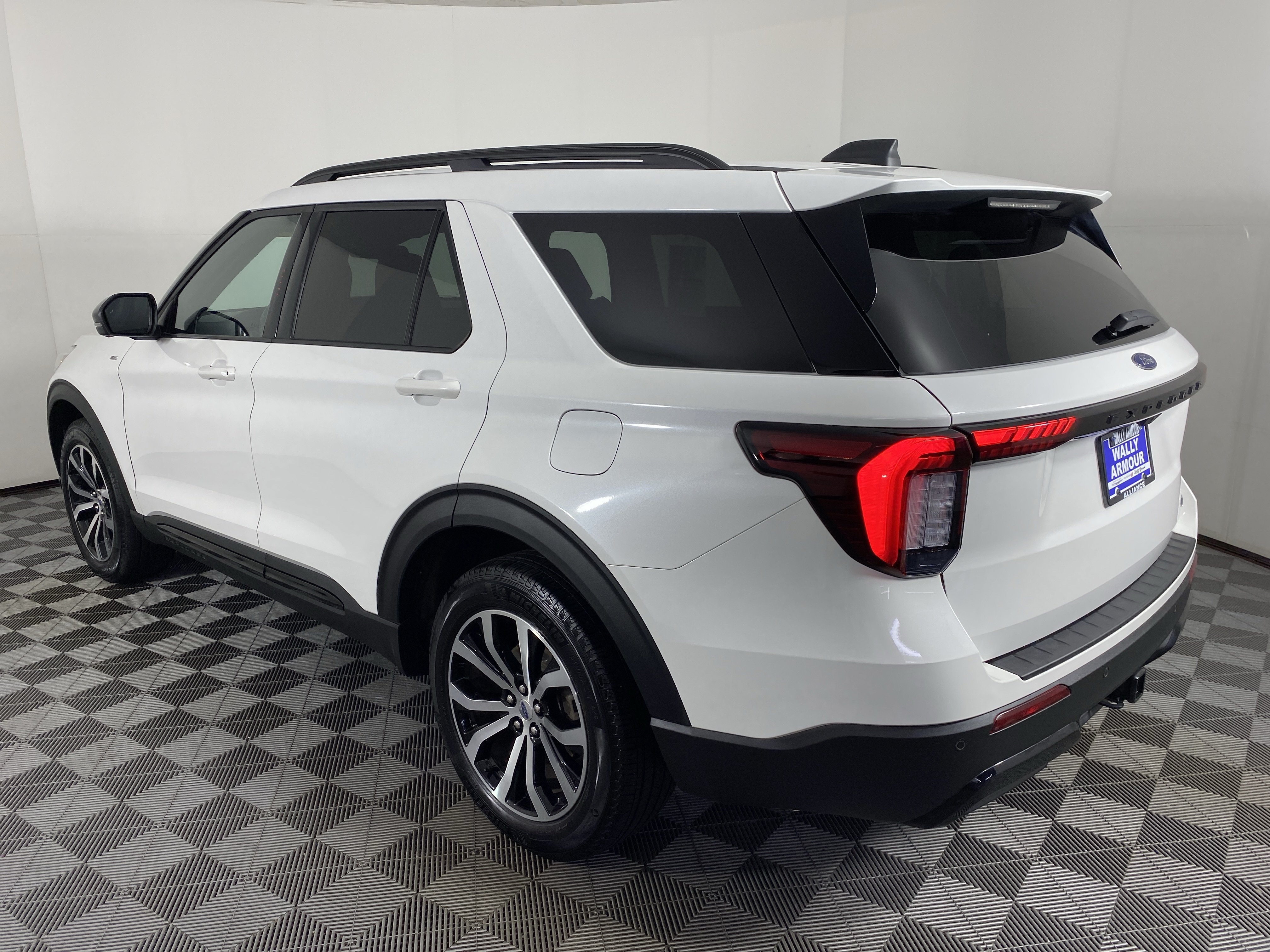 Used 2025 Ford Explorer ST-Line AWD/4WD image 10