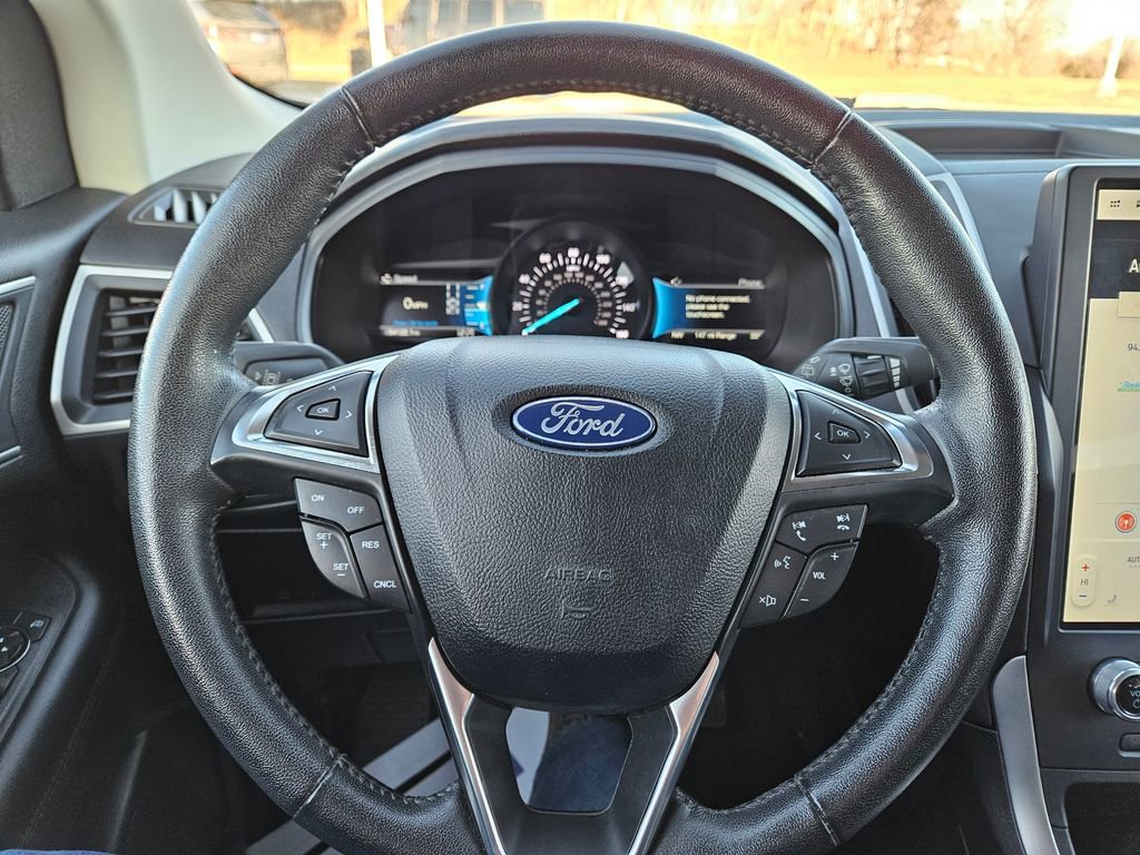 Used 2022 Ford Edge SEL image 16