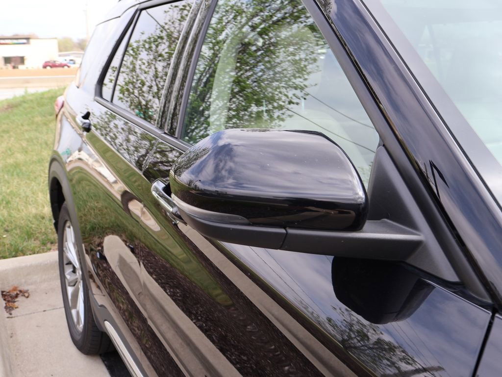 Used 2022 Ford Explorer Limited w/ Equipment Group 301A image 7