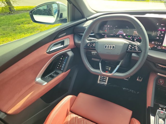 Certified 2025 Audi SQ5 Prestige AWD/4WD image 13