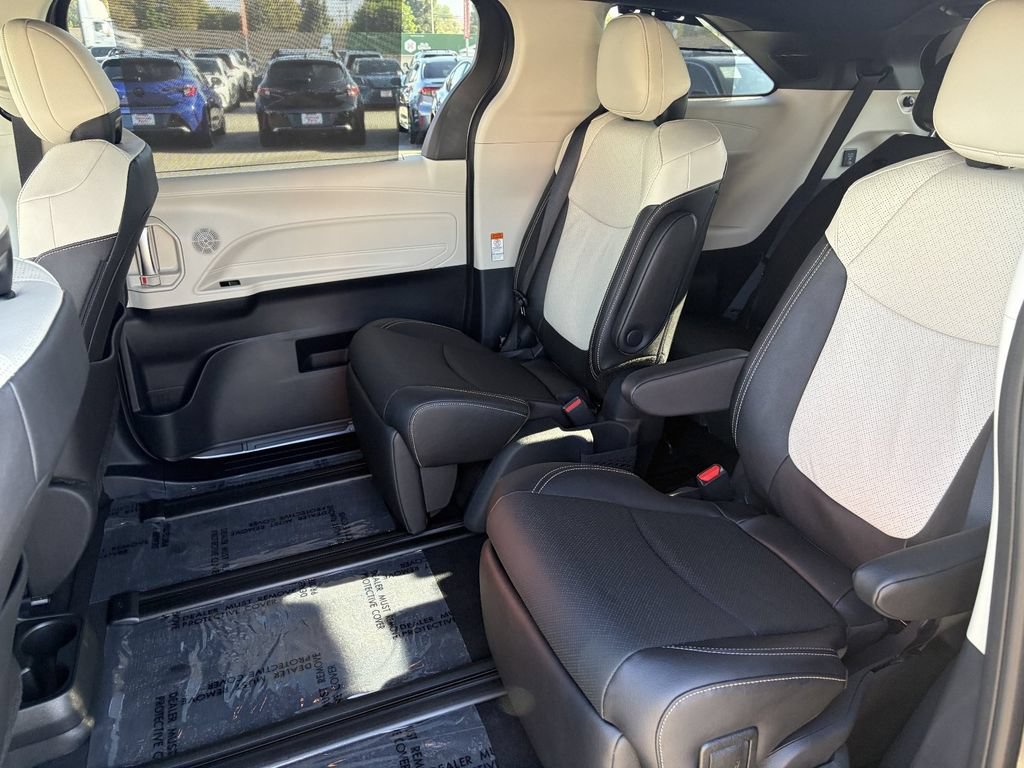 Certified 2026 Toyota Sienna Limited FWD image 21