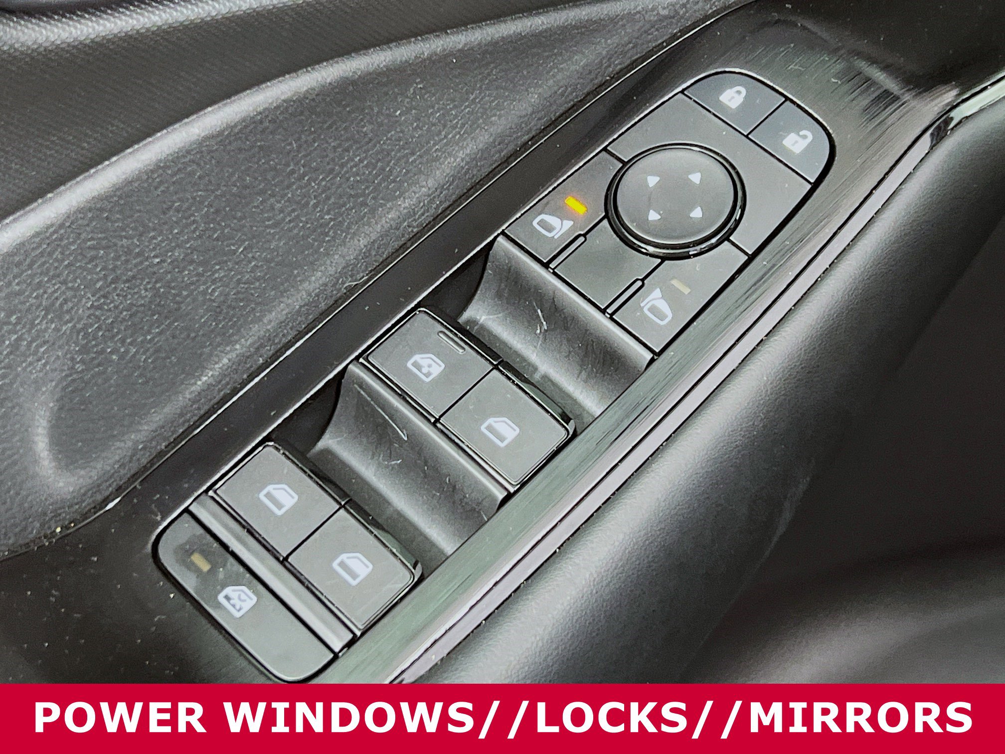 Used 2025 Nissan Rogue S image 19