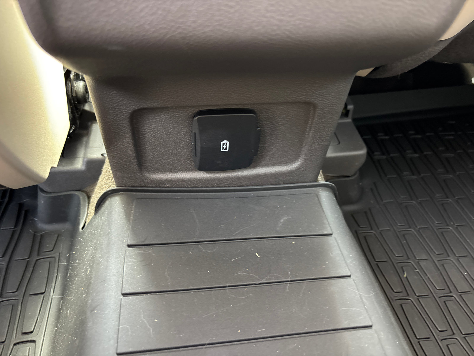 Certified 2023 Lincoln Corsair AWD w/ Rear Removable Package Tray image 31