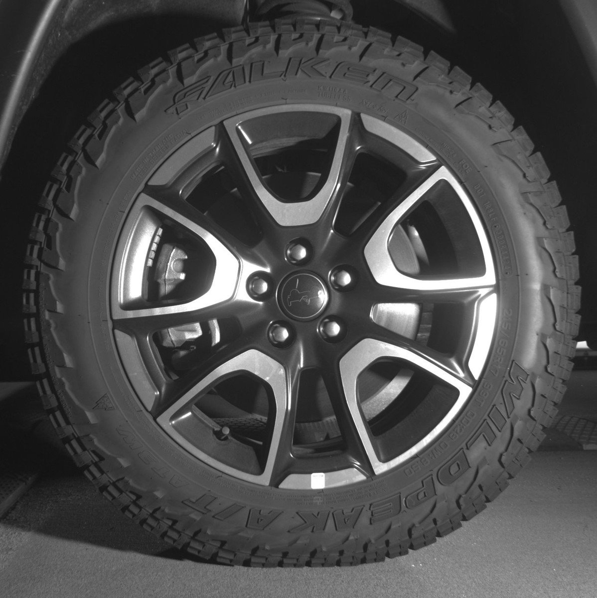 Used 2025 Jeep Compass Trailhawk AWD/4WD image 12