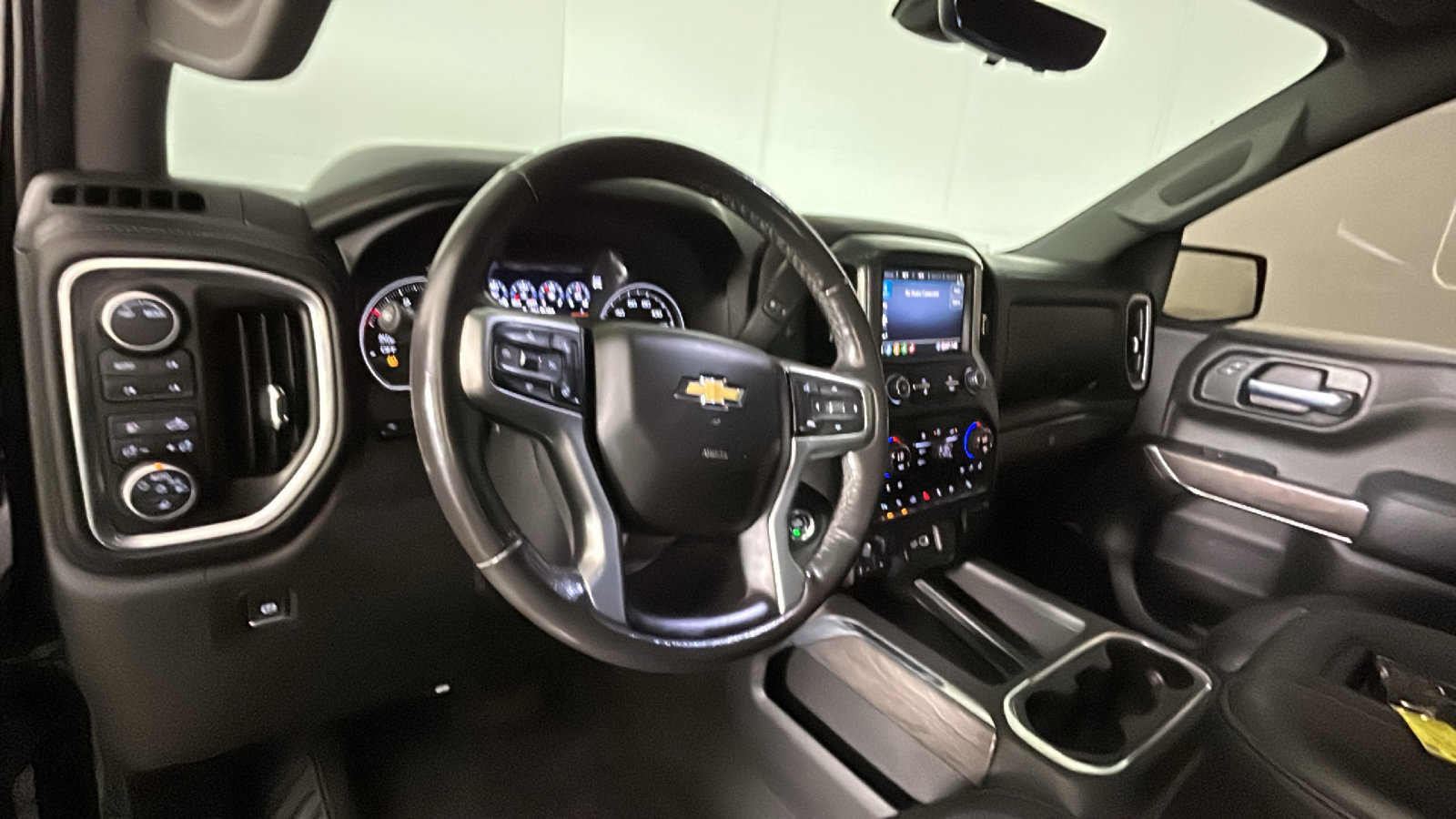 Used 2020 Chevrolet Silverado 1500 LTZ AWD/4WD image 17
