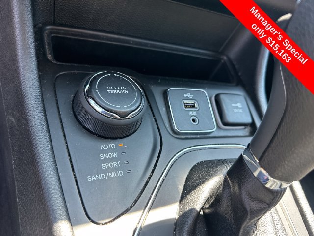 Used 2019 Jeep Cherokee Latitude w/ Popular Appearance Group AWD/4WD image 22