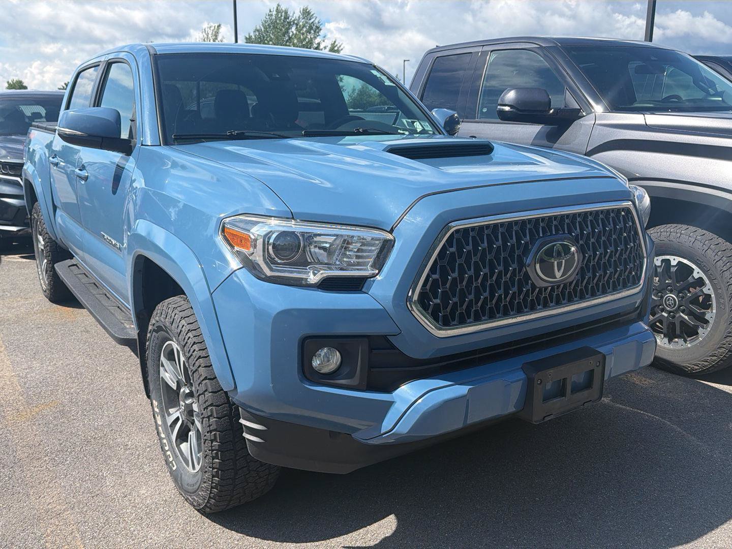 Used 2019 Toyota Tacoma TRD Sport AWD/4WD image 3