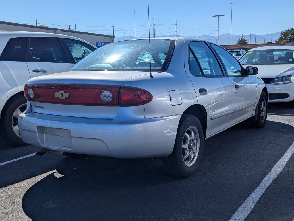 Used 2004 Chevrolet Cavalier Sedan w/ Preferred Equipment Group FWD image 2