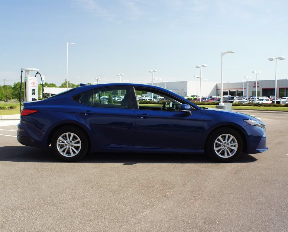Used 2025 Toyota Camry LE FWD image 20