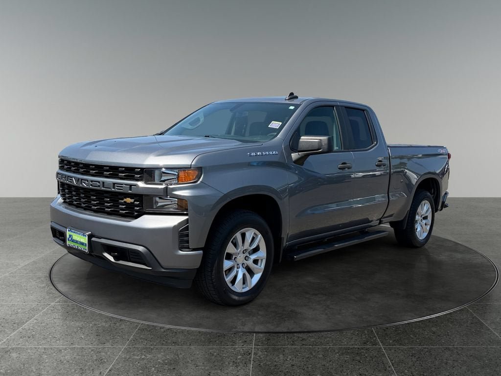 Used 2020 Chevrolet Silverado 1500 Custom w/ Custom Value Package AWD/4WD image 3