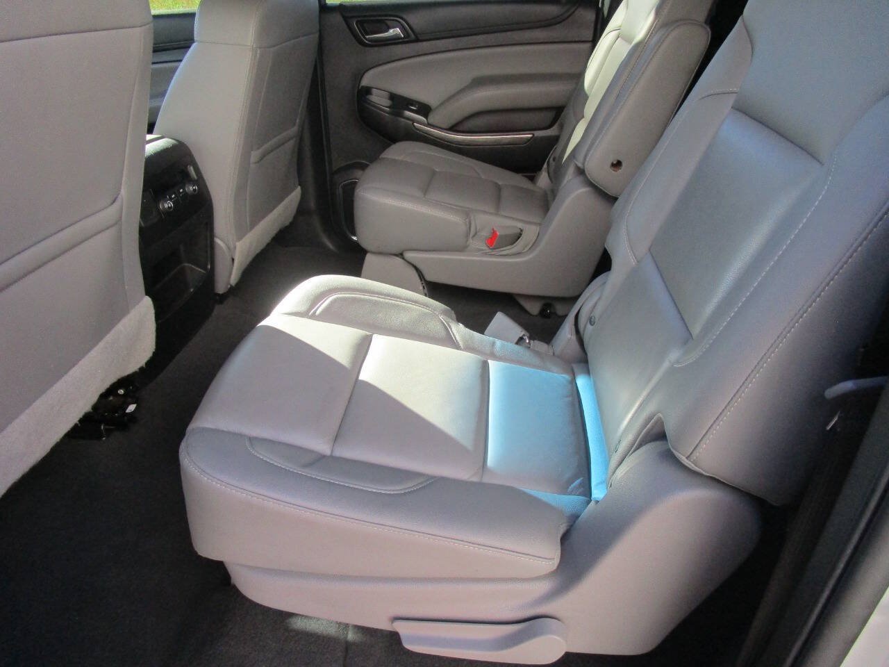 Used 2019 Chevrolet Suburban LT AWD/4WD image 10