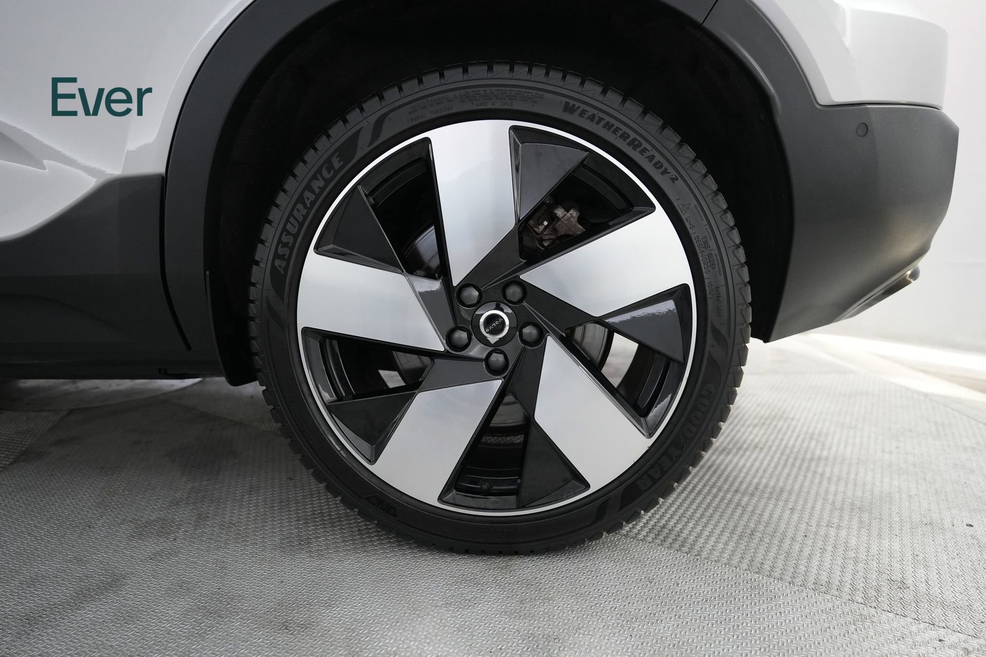 Used 2023 Volvo XC40 Recharge Ultimate image 16
