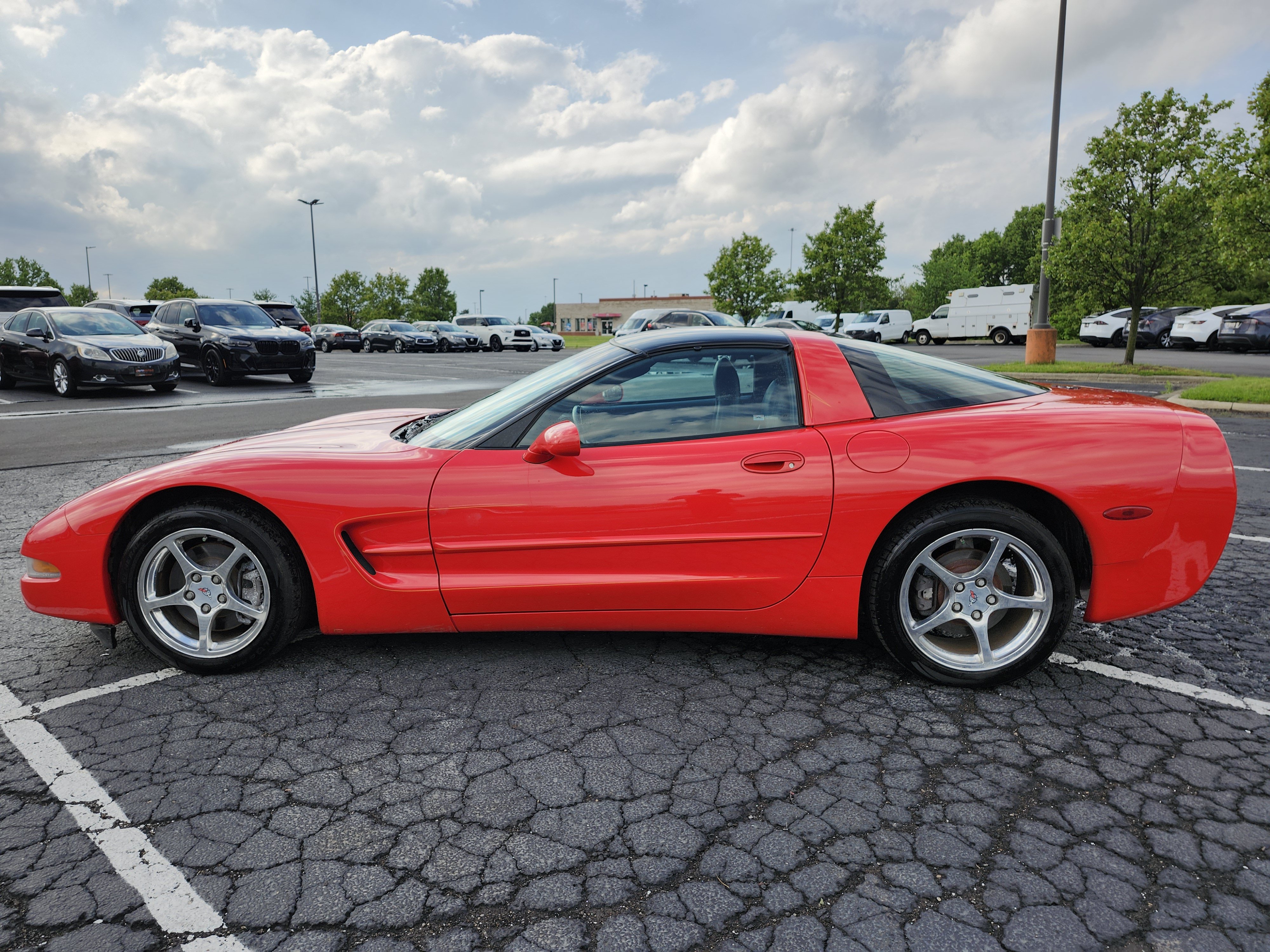 Used 2000 Chevrolet Corvette Coupe w/ Performance Handling Pkg RWD image 13