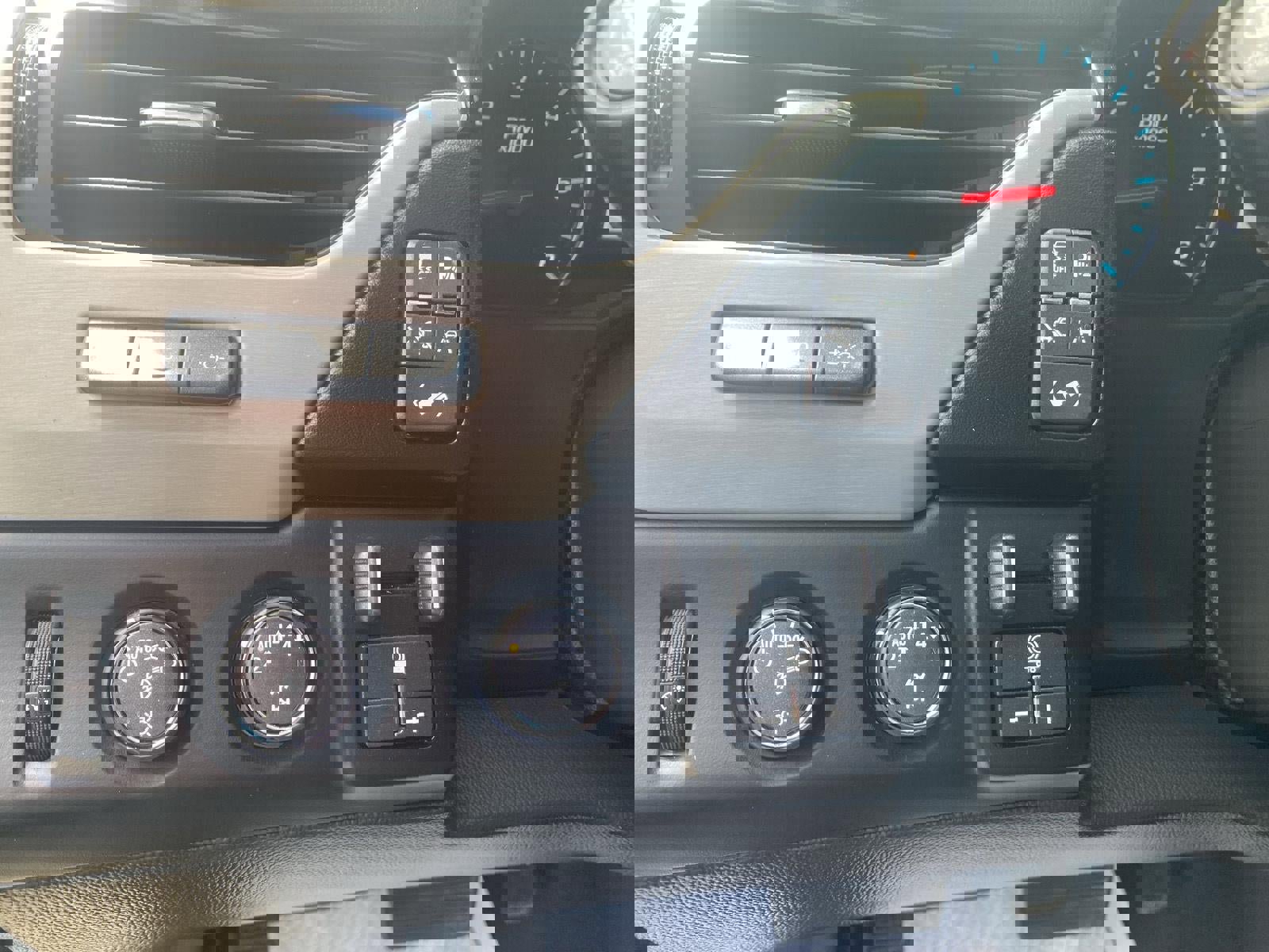 Used 2020 GMC Yukon Denali w/ Denali Premium Package image 42