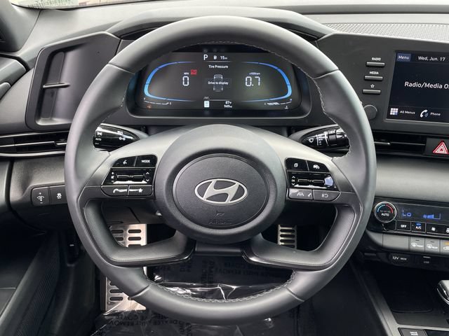 Used 2025 Hyundai Elantra Sport FWD image 11
