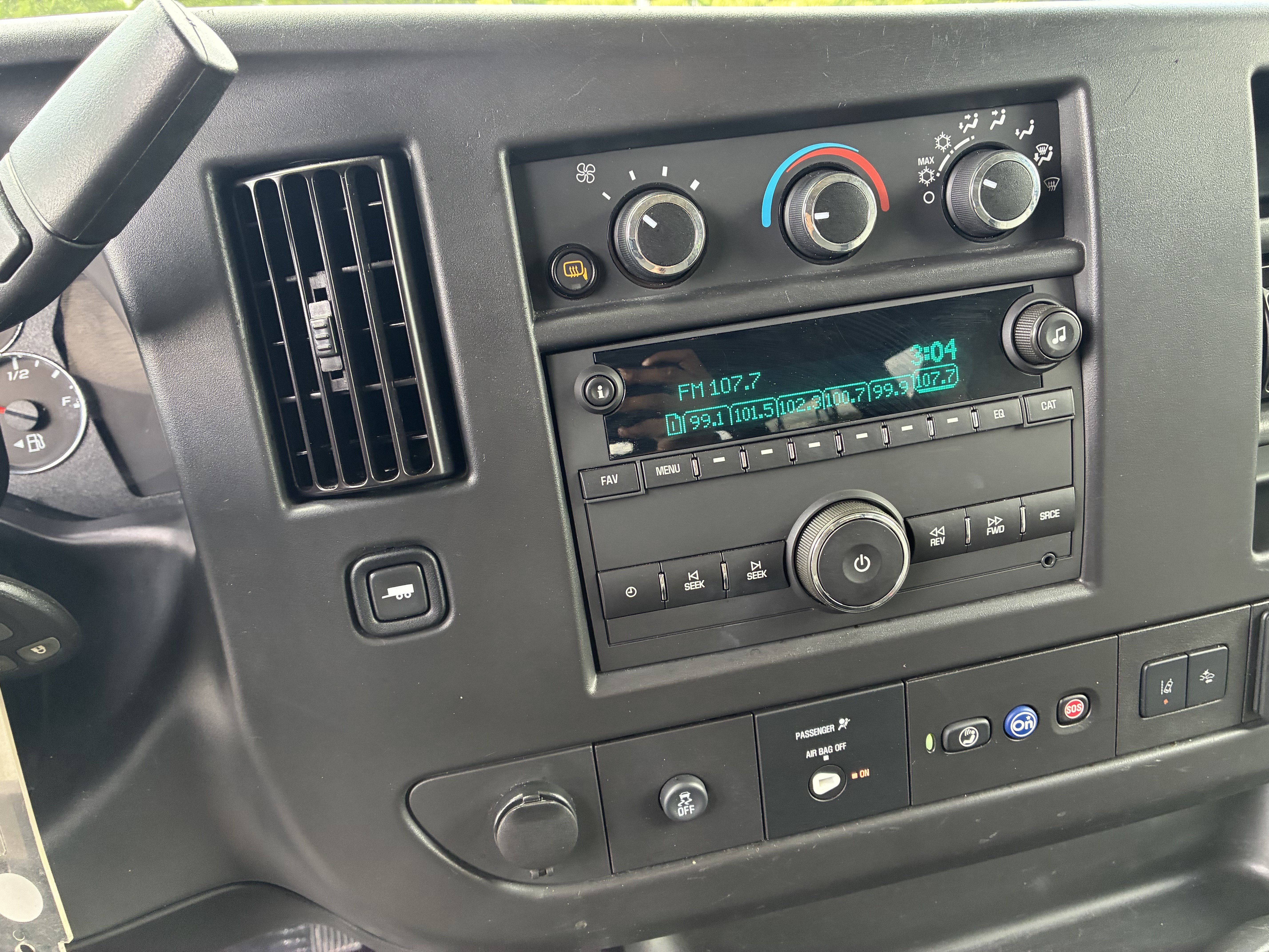 Used 2025 Chevrolet Express 3500 LT w/ LT Preferred Equipment Group RWD image 33