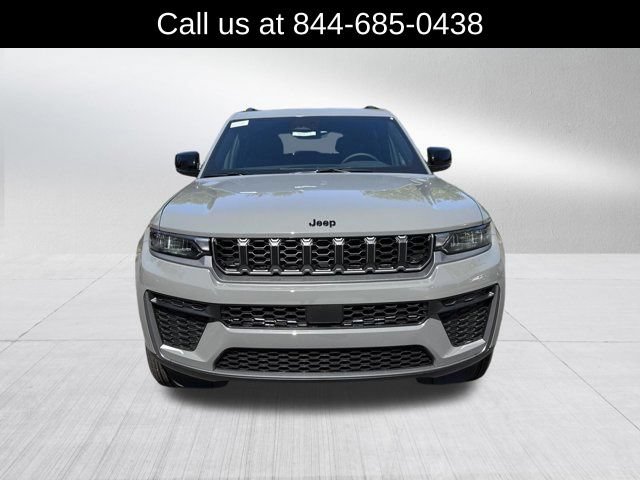 New 2027 Jeep Grand Cherokee Altitude RWD image 2