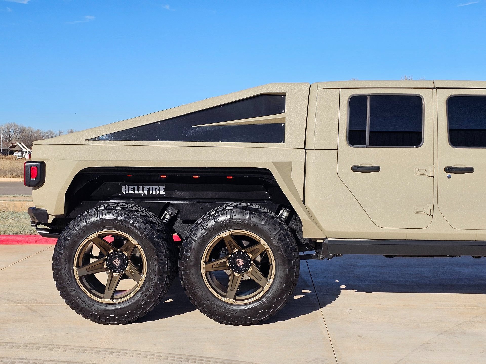 Used 2023 Jeep Gladiator Sport AWD/4WD image 16