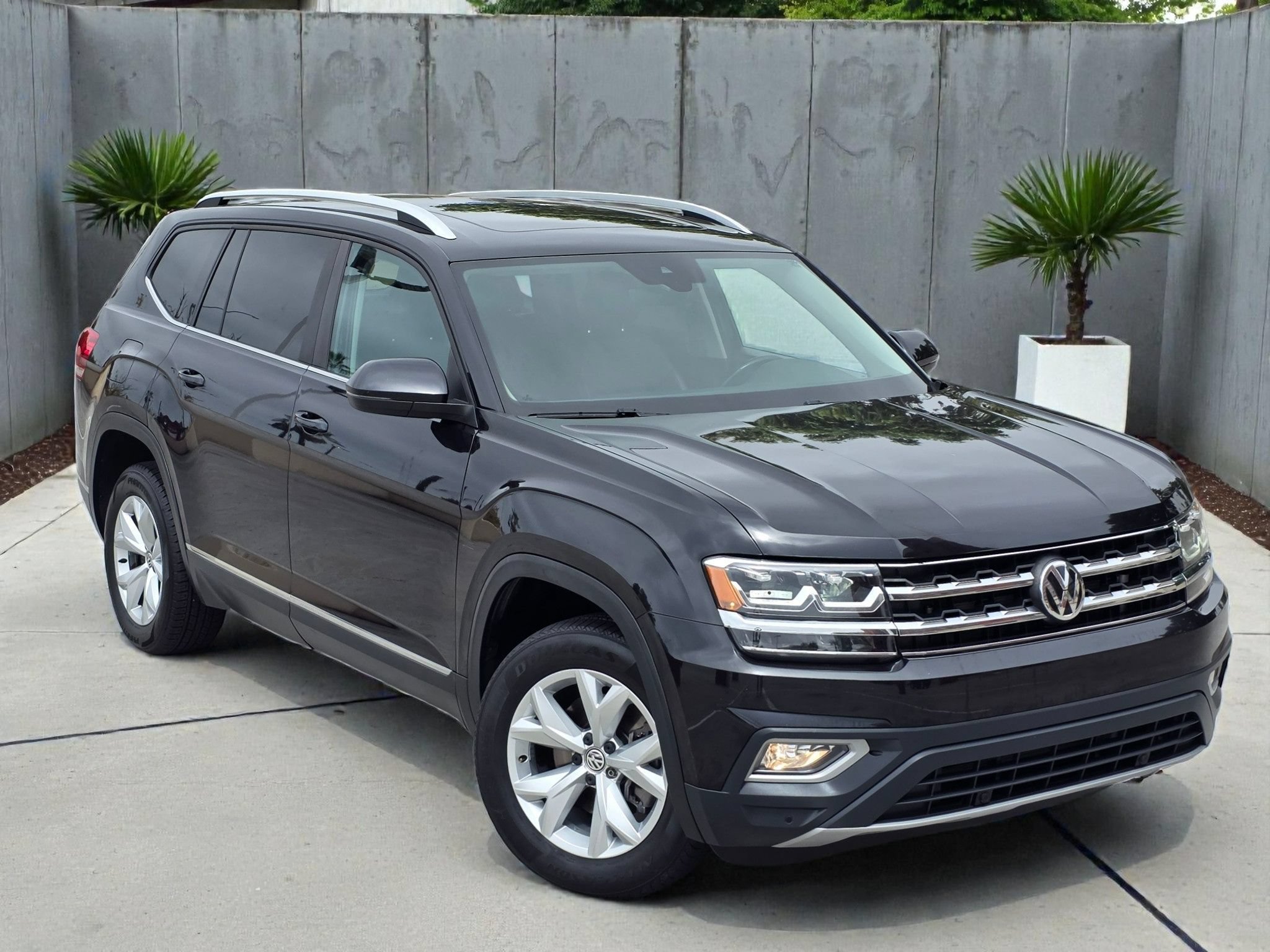 Used 2018 Volkswagen Atlas SEL FWD image 2