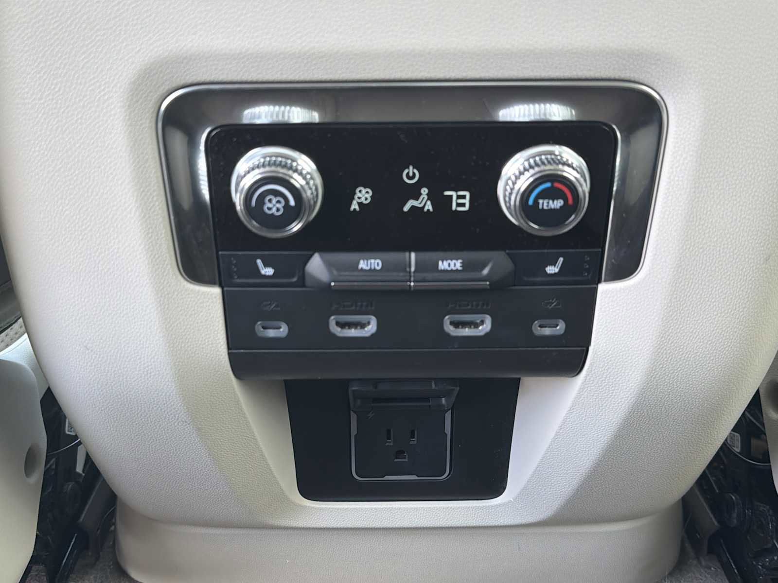 Used 2024 GMC Yukon Denali w/ Denali Reserve Package image 24