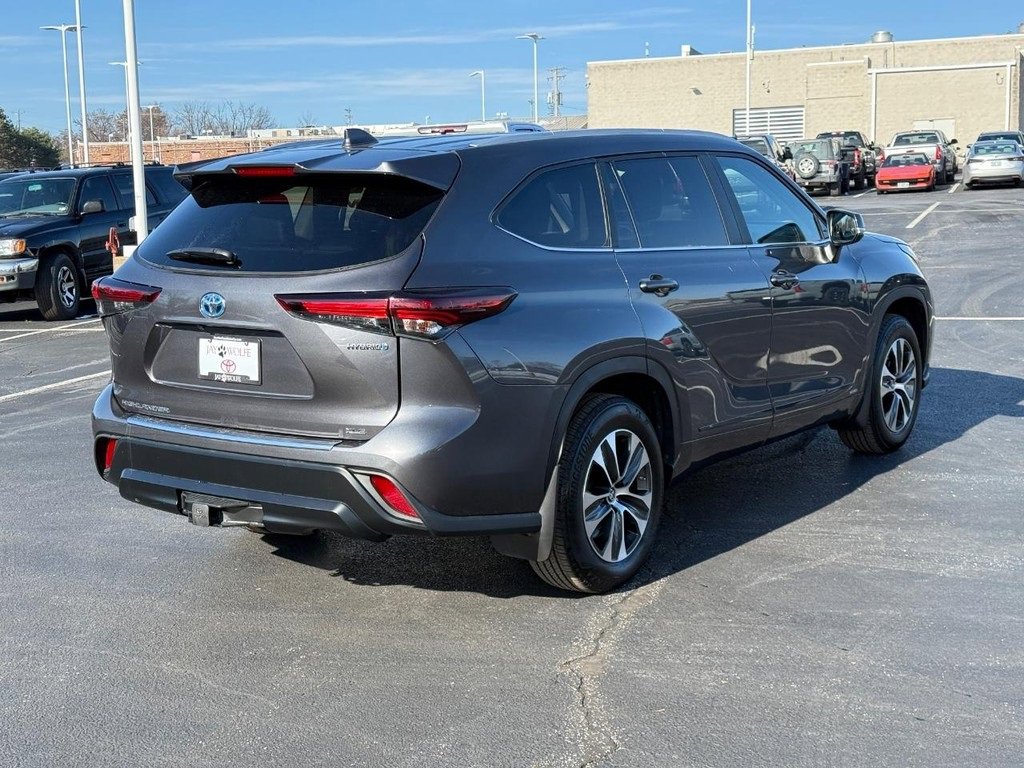 Certified 2024 Toyota Highlander XLE image 3