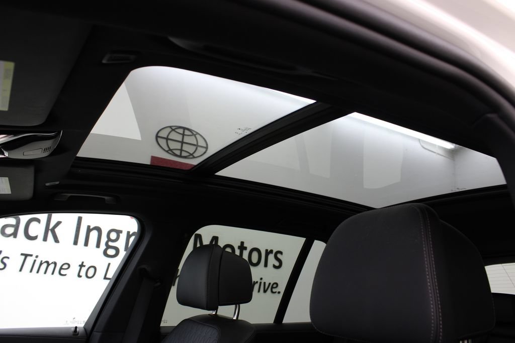 Used 2025 BMW X5 xDrive50e AWD/4WD image 14