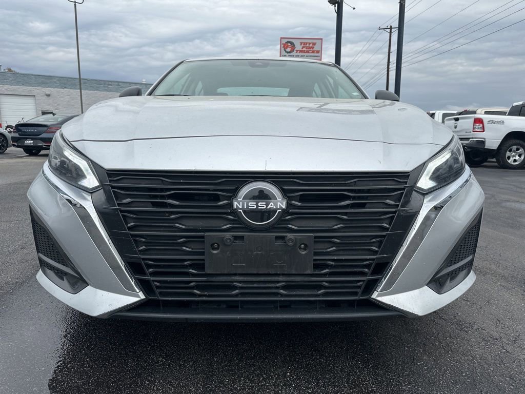 Used 2024 Nissan Altima 2.5 SV FWD image 14