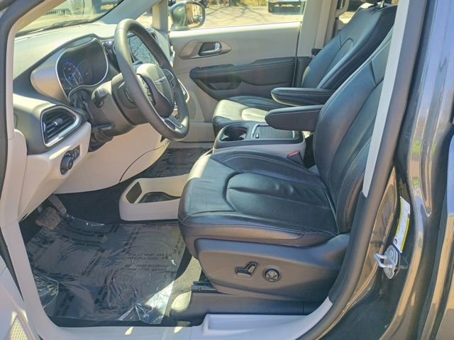 Used 2022 Chrysler Pacifica Touring-L image 23