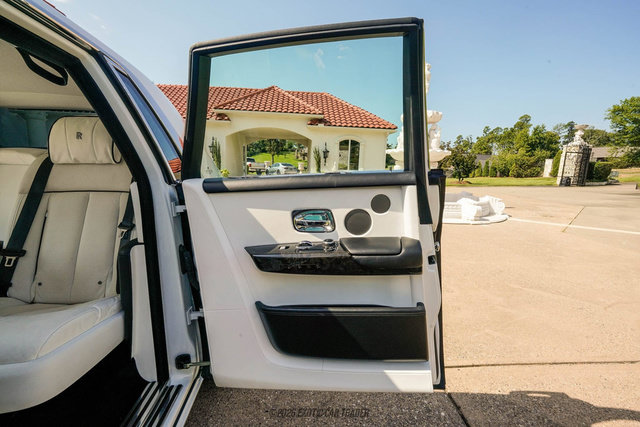 Used 2020 Rolls-Royce Phantom Sedan RWD image 24